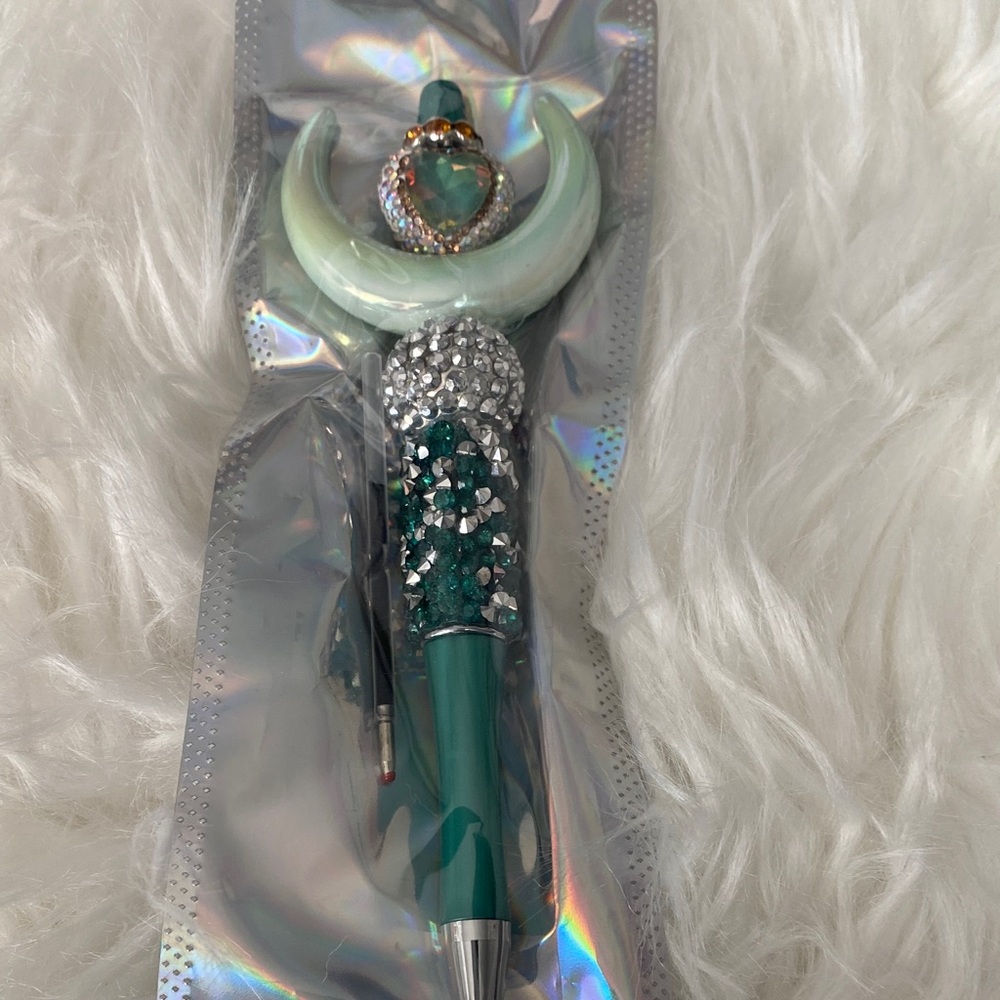 Elegant Green and Silver Women's Accessory